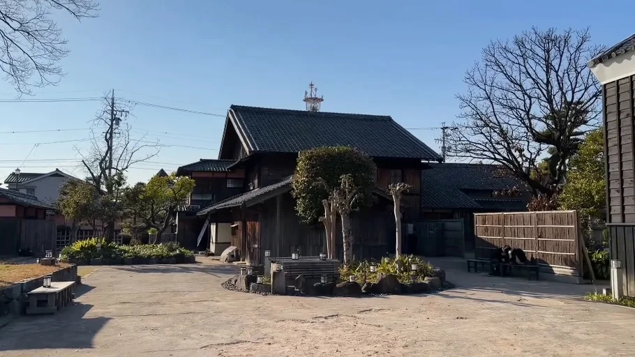 庭園から見た旧中埜半六邸の外観